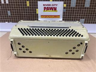 COVELLA ACCORDION #524 VINTAGE!!!!